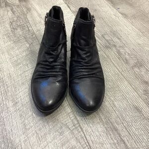 Baretraps Guenna Ankle Booties Size 6M